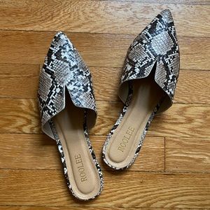 Snakeskin pointed toe mules